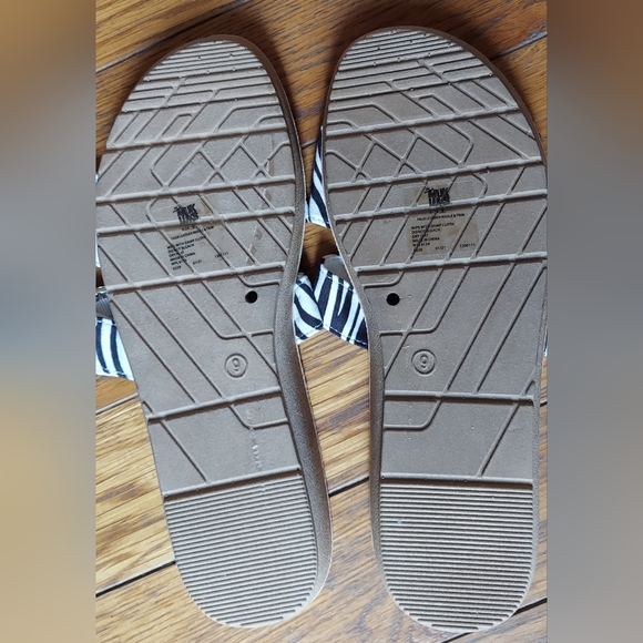 Muk luks summer sandals sz 9 like new - Picture 2 of 2